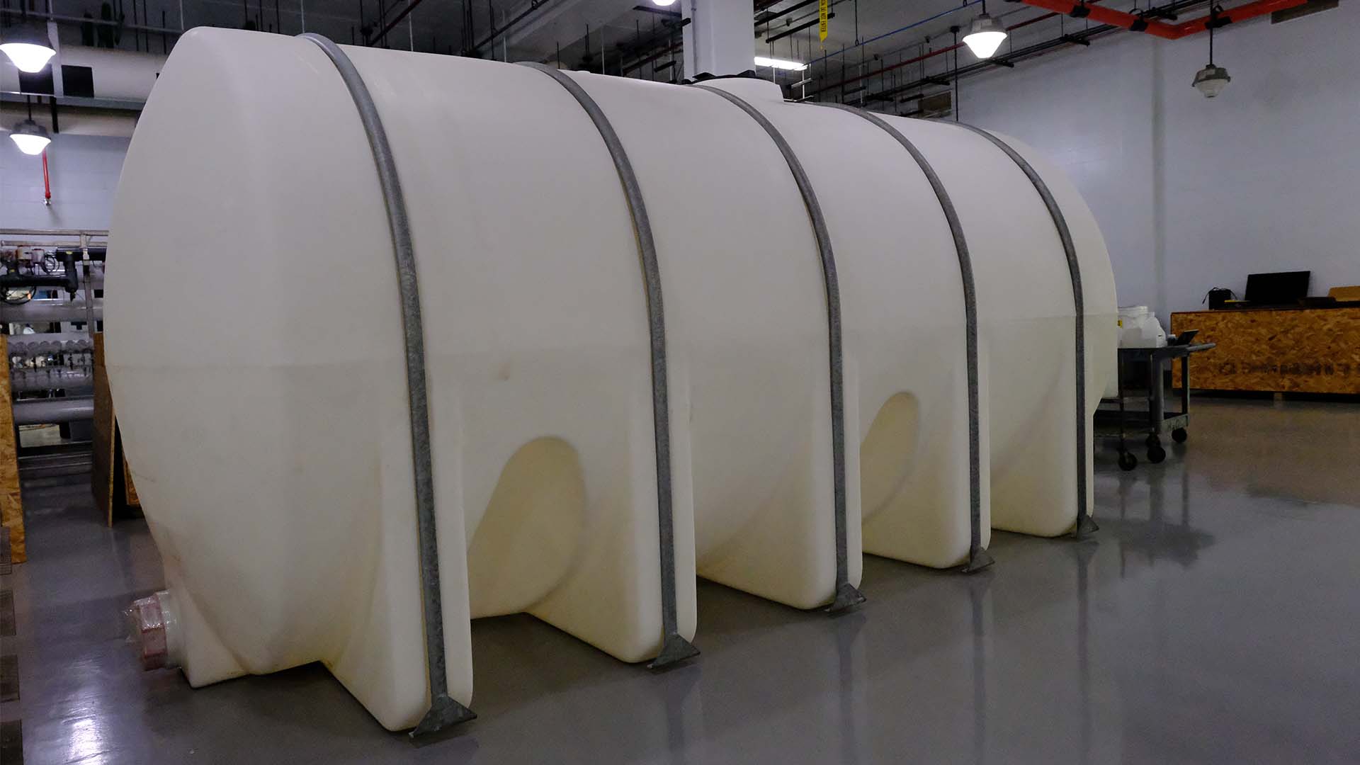 NORWESCO 5025 GALLON HORIZONTAL LEG TANK